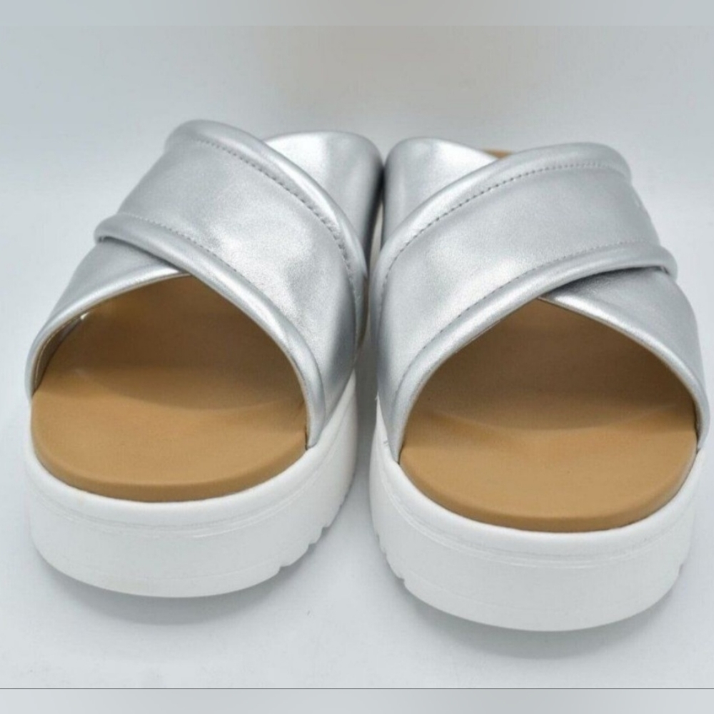 Uggs Zayne Sandals | size 7.5 | New & Authentic - Picture 4 of 12